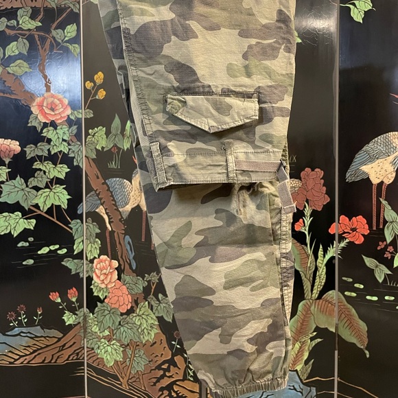 GARAGE Jogger Camo Pants - Picture 2 of 3